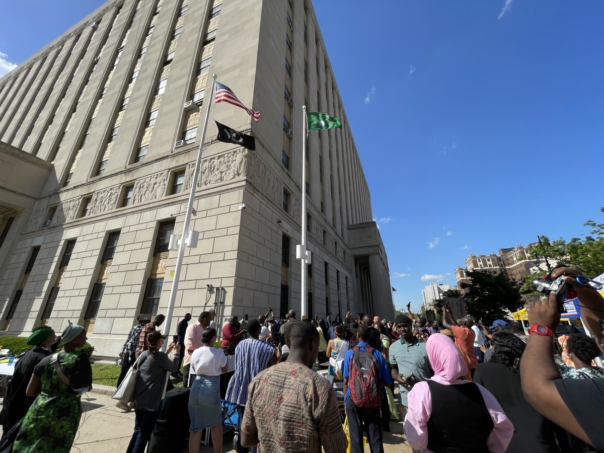 Bronx Borough President Vanessa L. Gibson and her African Advisory Council hosted the first-ever African Union flag-raising in the Bronx on May 28 at Borough Hall.